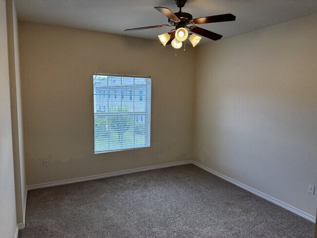 Building Photo - "Spacious 3-Bed Townhouse Oasis with 2.5 B...