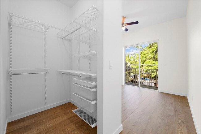 Building Photo - 1432 SW 4th Ave