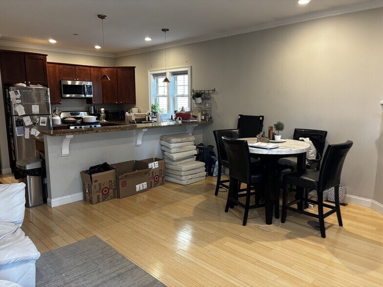 Building Photo - 18 Knowlton St