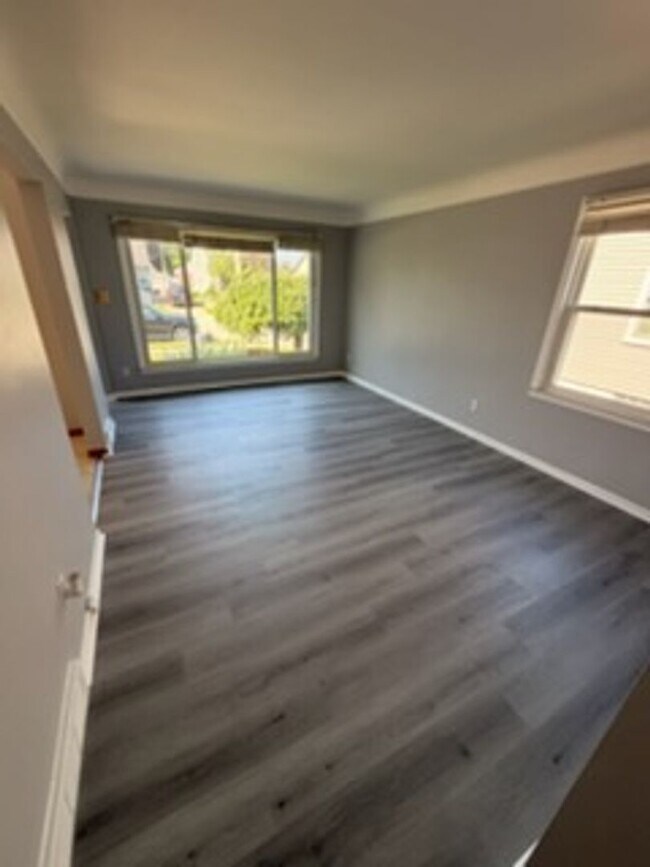 Building Photo - Charming Single-Family Home in Desirable Allen Park Neighborhood