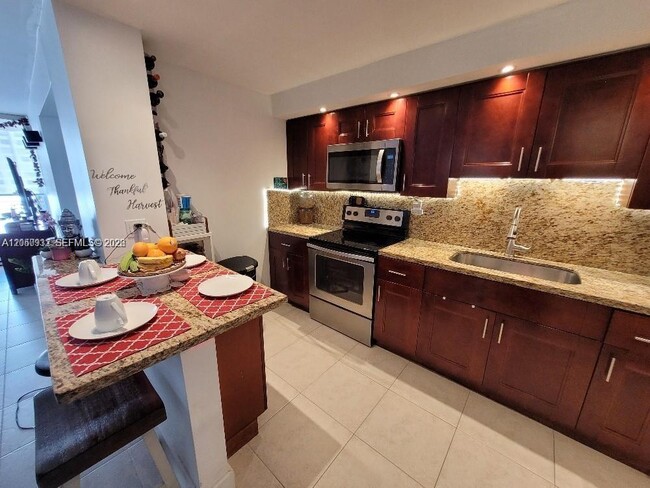 Building Photo - 18081 Biscayne Blvd