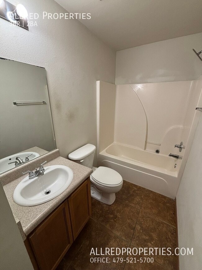 Building Photo - 305 E Asher Ct