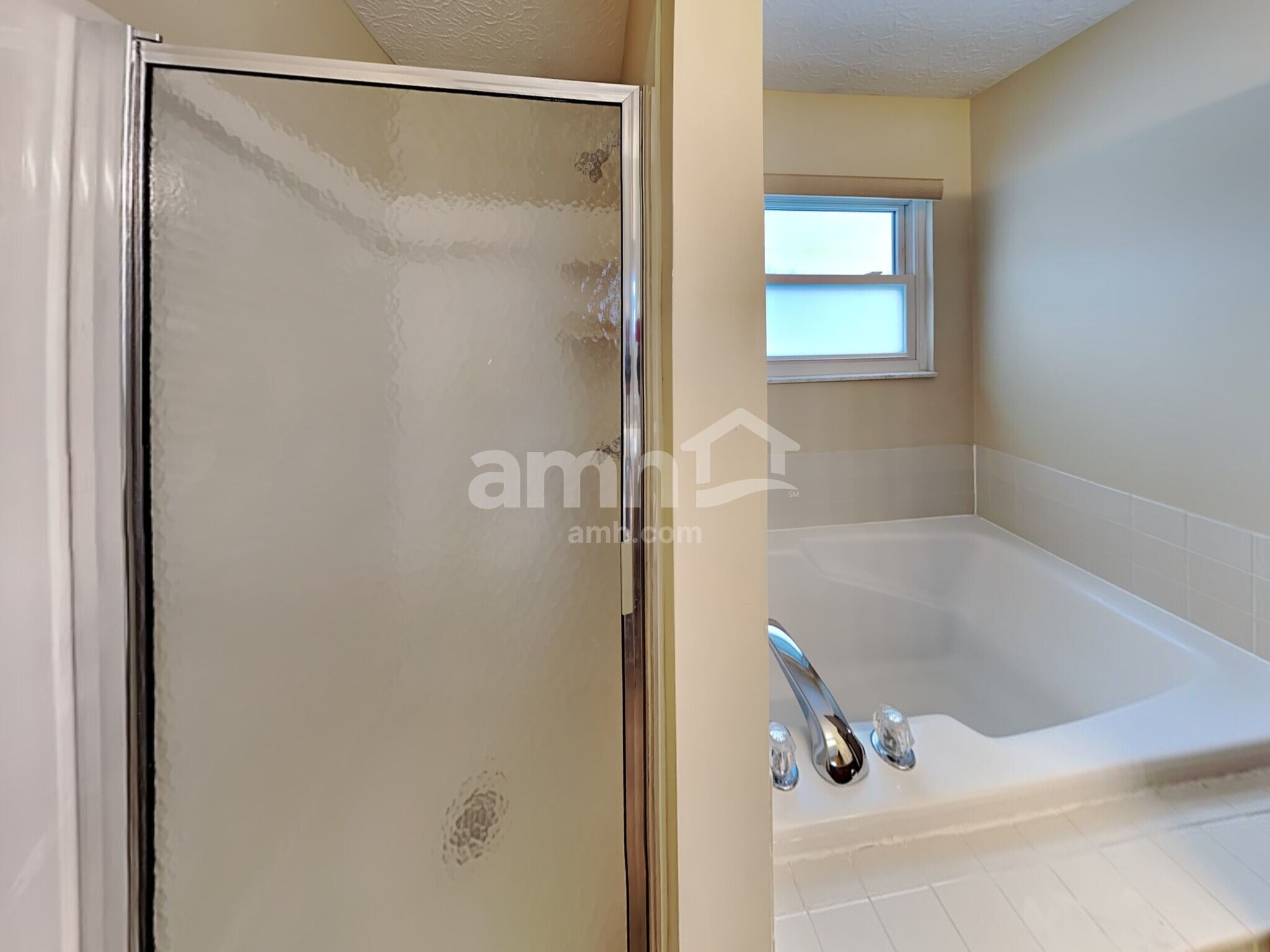 Building Photo - 254 Oxford Dr SW