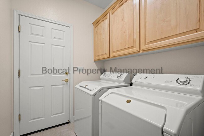 Building Photo - Genoa Lake Golf Club Home | Immaculately M...