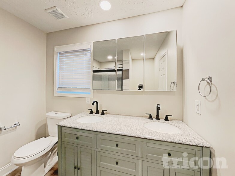 Building Photo - 280 Farmington Dr