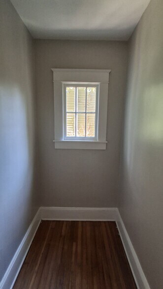 breakfast nook - 607 Guilford Ave