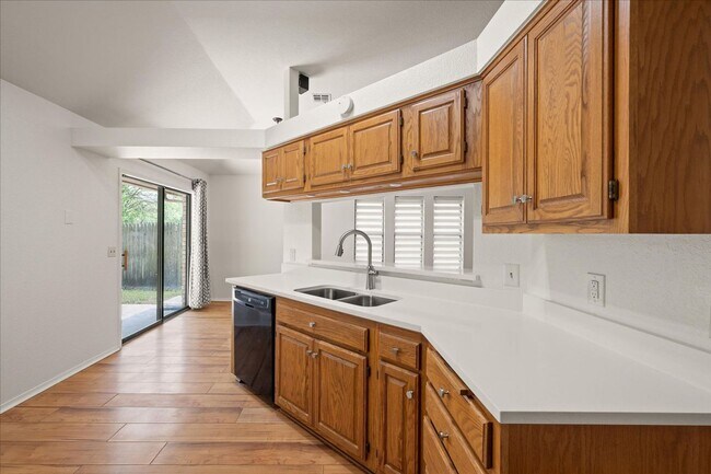 Building Photo - Great 3 Bed 2 Bath In Edmond
