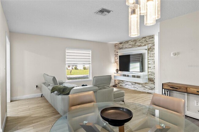 Building Photo - 1305 Fountainhead Dr