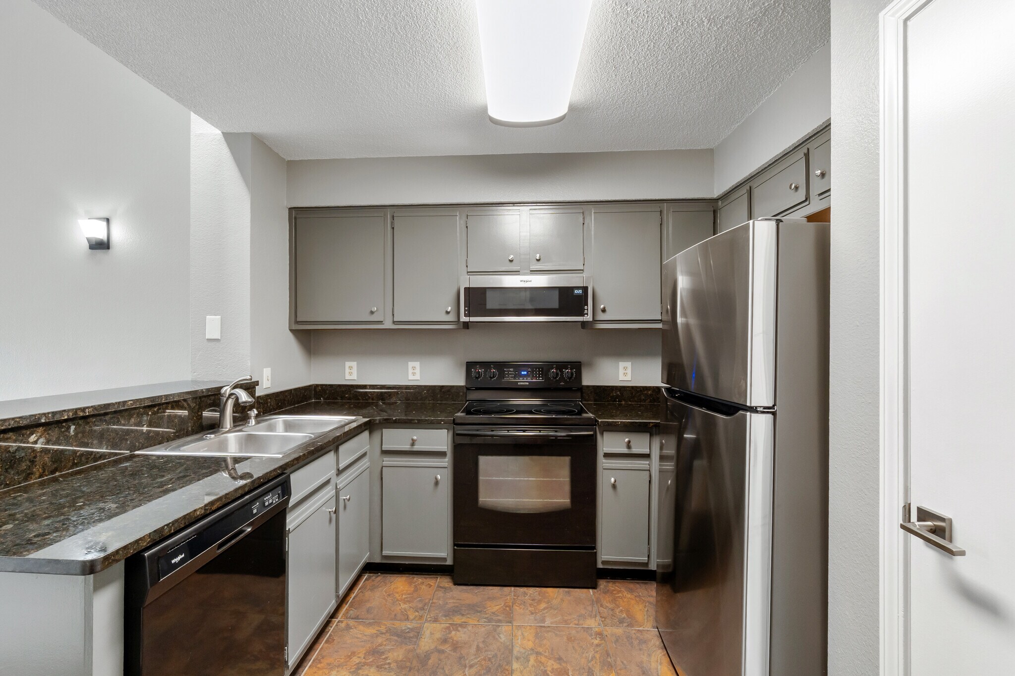 Building Photo - 5001 Grande Dr