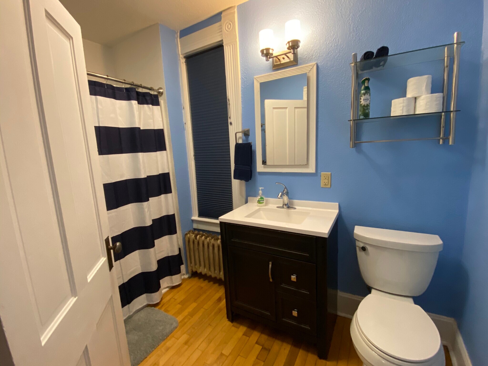 Bathroom - 118 Pine St