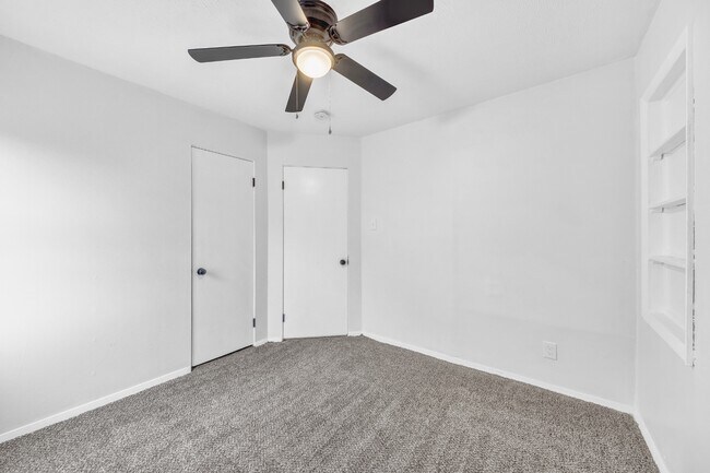 Building Photo - 27151 Farringdon Ave