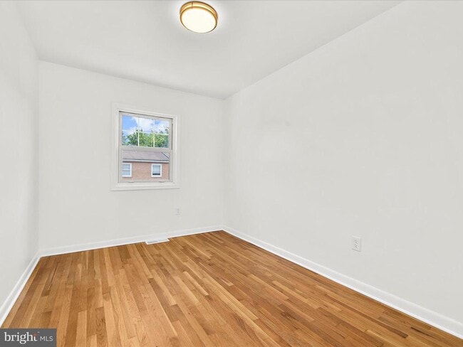 Building Photo - 1790 Belle Dr