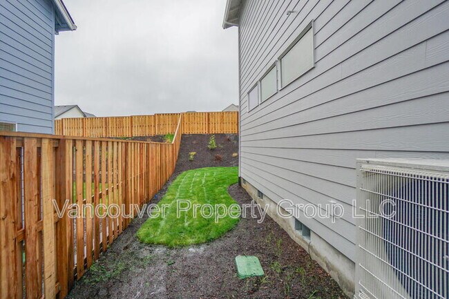 Building Photo - 2215 E Badger Wy