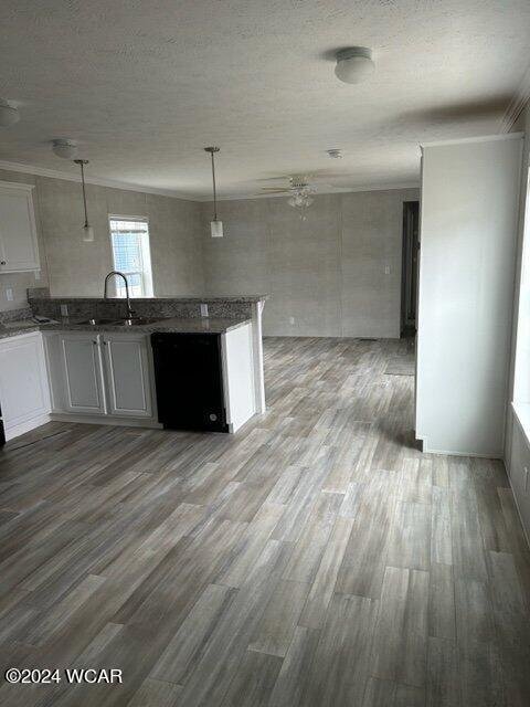 Building Photo - 551 S Leonard Ave