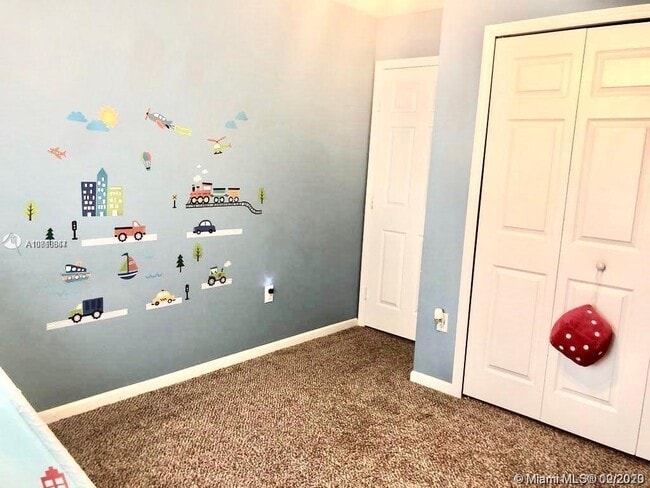 Building Photo - 7692 N Southwood Cir