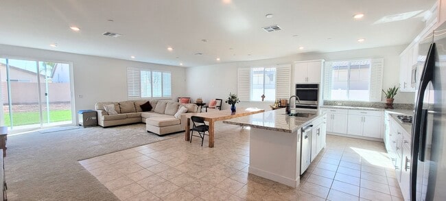 Building Photo - Gorgeous New Lennar Home - Lots of Upgrades - Solar- Must See