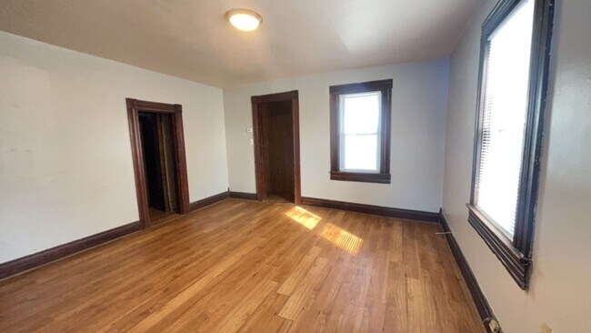 Building Photo - 1611 S Madison St