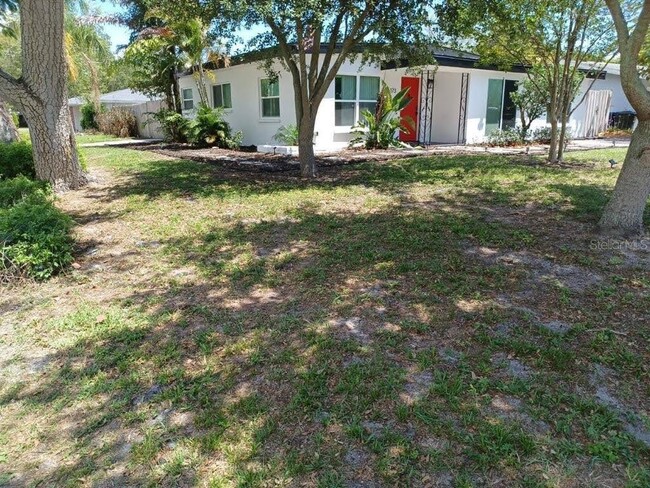 Building Photo - 2173 Riviera Dr