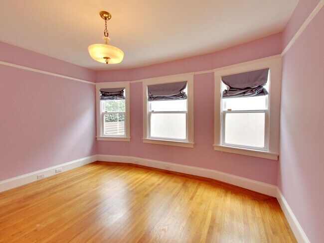 Building Photo - Stunning 4BR/3BA Home with Office, Laundry...