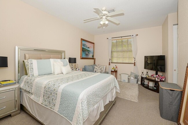 Building Photo - 9949 E Villa Cir