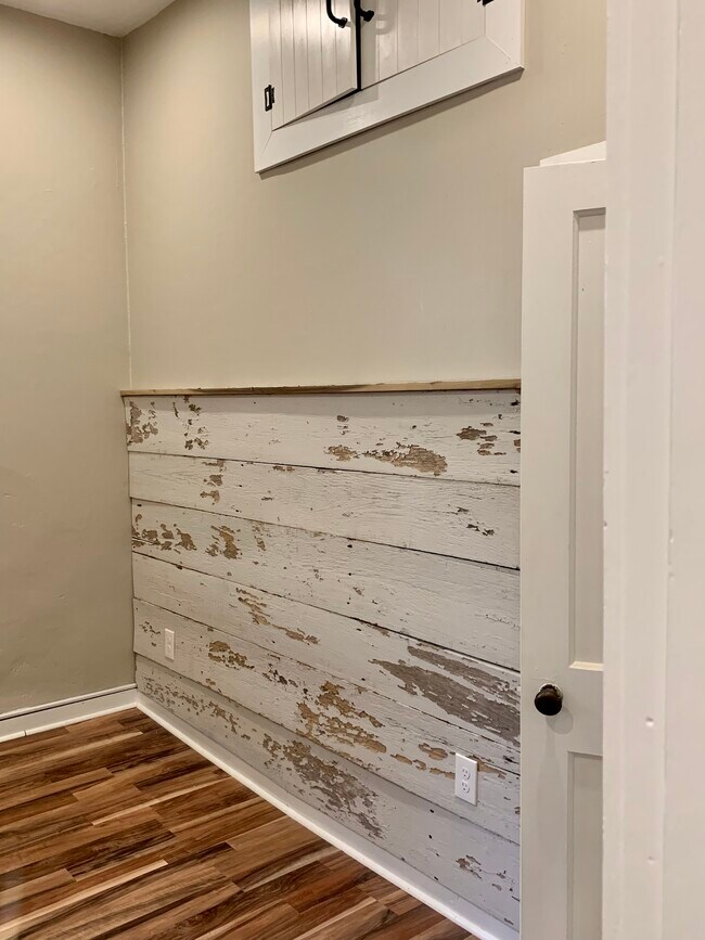 Building Photo - 1701 W Doe Run Rd