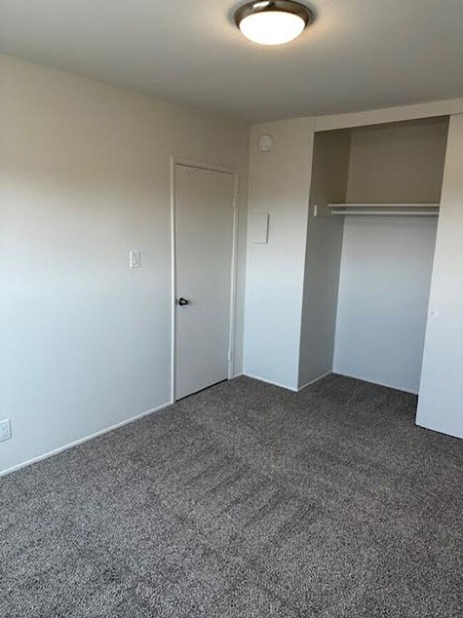 Building Photo - Charming One Bedroom Upstairs Apartment