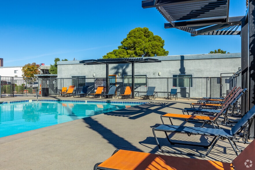 Pool - University Gardens