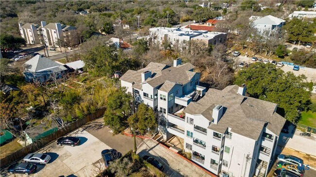 Building Photo - 1005 N LBJ Dr