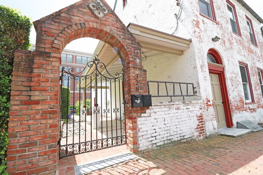 Building Photo - 328 W Gay St