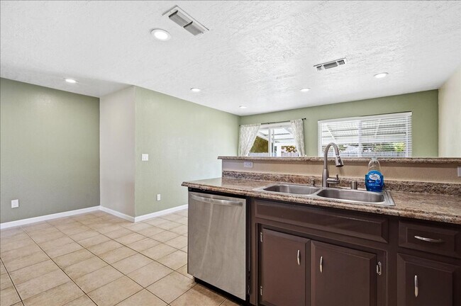 Building Photo - 2944 Calle Del Sol Way