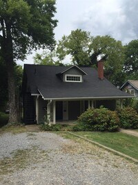 Building Photo - Studio Apt. for lease in the Belmont/Hillsboro area!