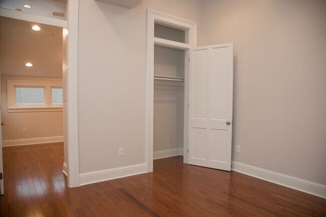 Building Photo - SUPER CUTE 2 Bedroom in Mid- City