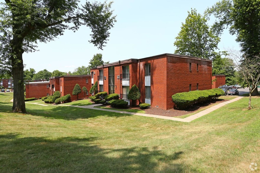 Building - Forest Park