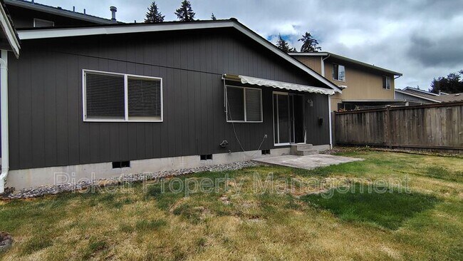 Building Photo - 1108 NE Beaumont Ln