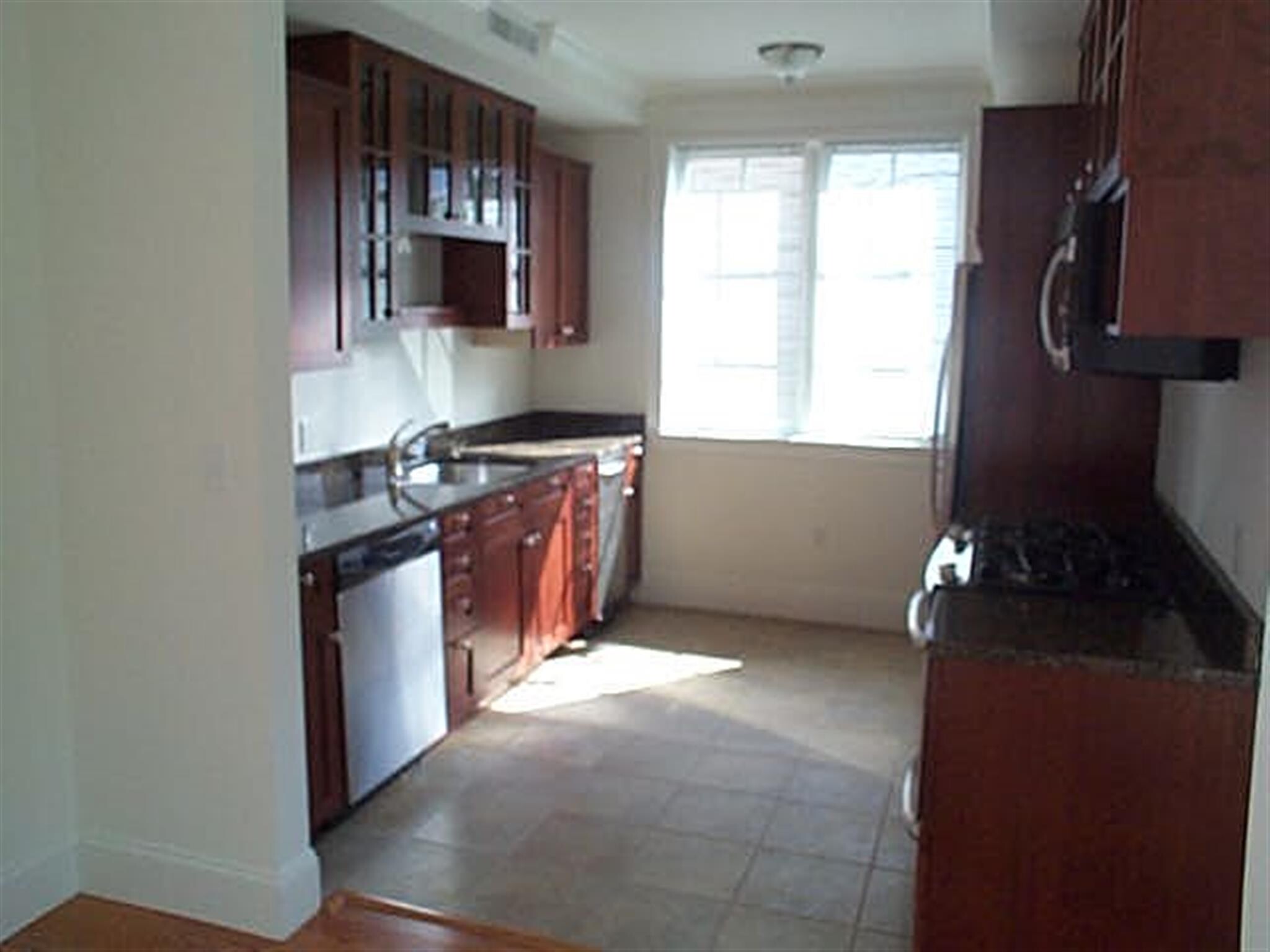 Building Photo - 165 Beacon St