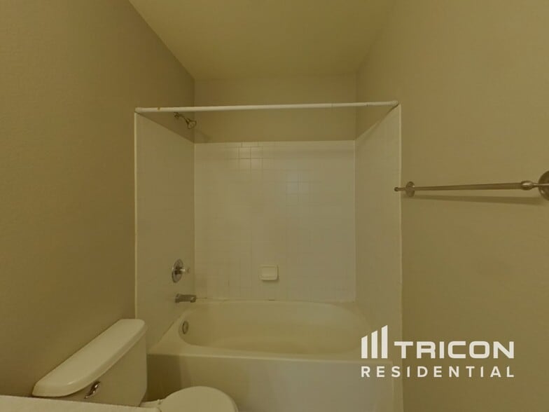 Building Photo - 4968 Sweetgrass Ln