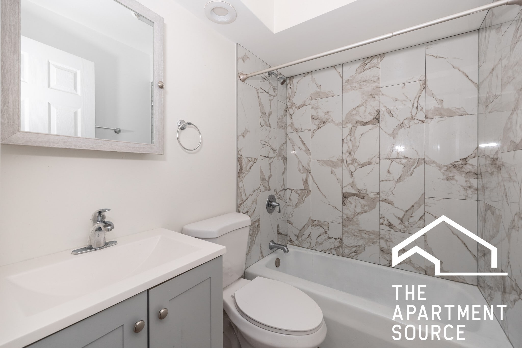 Building Photo - 6831 N Greenview Ave