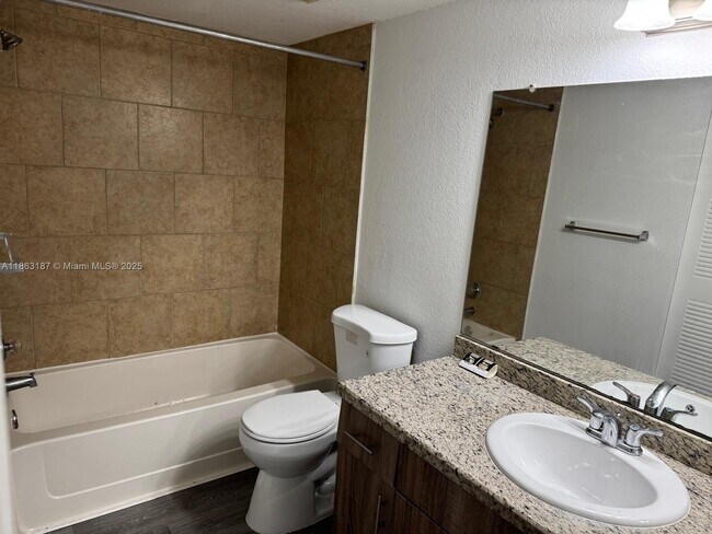 Building Photo - 12510 Vista Isles Dr