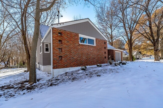 Building Photo - COMING SOON: Beautiful and Renovated Property in Raytown!