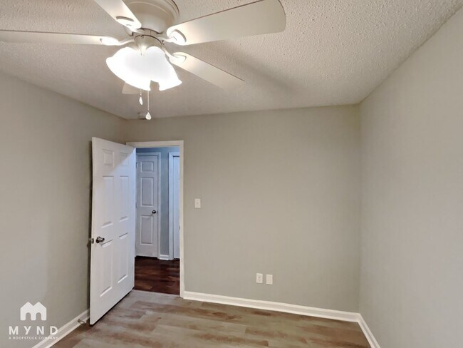 Building Photo - 204 Dovewood Ln