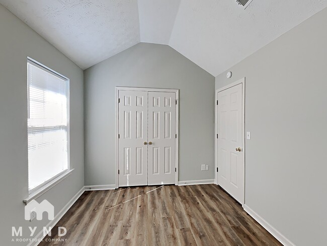 Building Photo - 515 Gardinia Dr