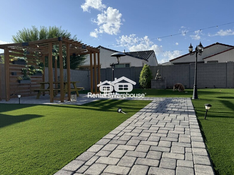 Building Photo - 5621 W Rainwater Dr