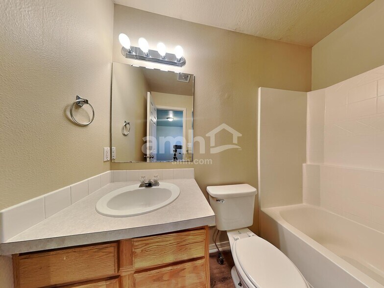 Building Photo - 12556 W Lewisburg Dr