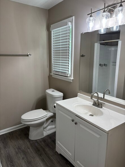 Building Photo - 548 Kenton Dr