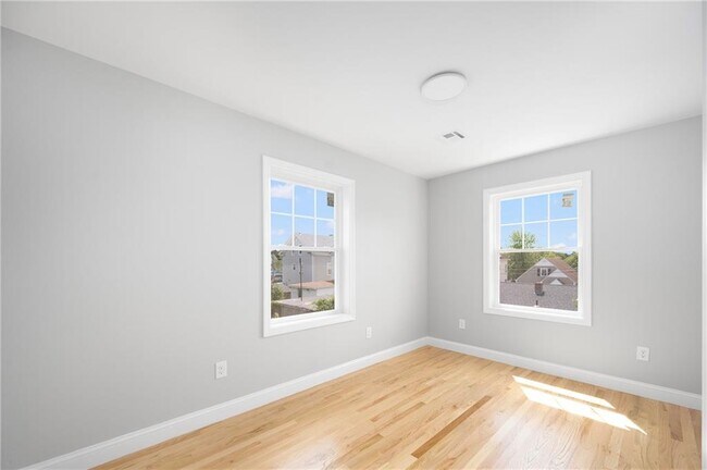 Building Photo - 28 Grosvenor Ave