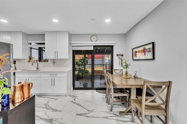 Building Photo - 6781 Franklin St