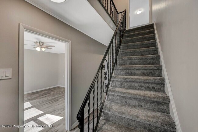 Building Photo - 814 S Webster Ave