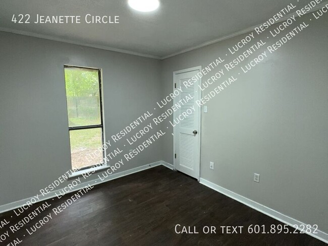 Building Photo - 422 Jeanette Cir