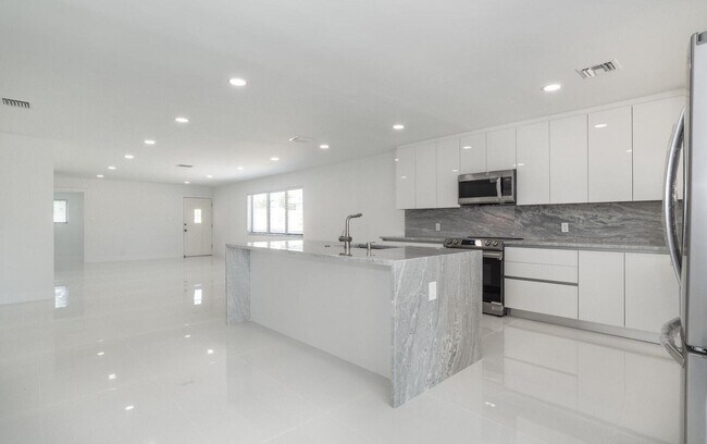 Building Photo - 524 NW 53rd St