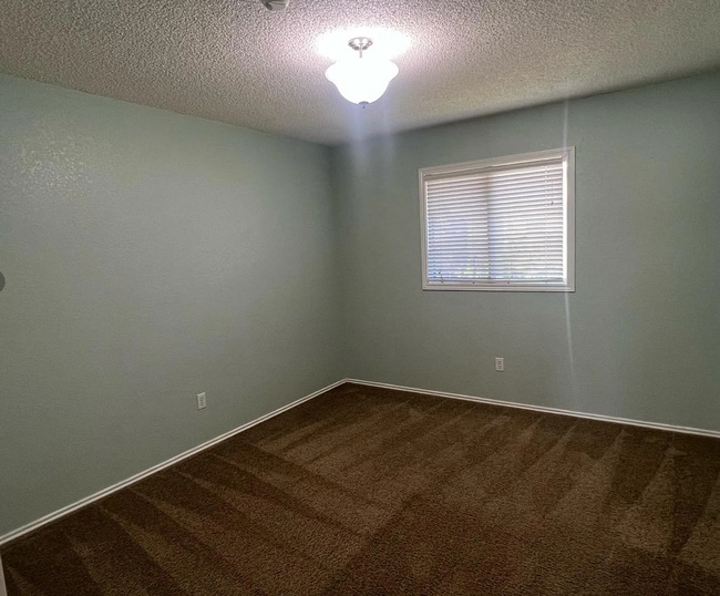 Building Photo - Charming 4 Bedroom in The Meadows